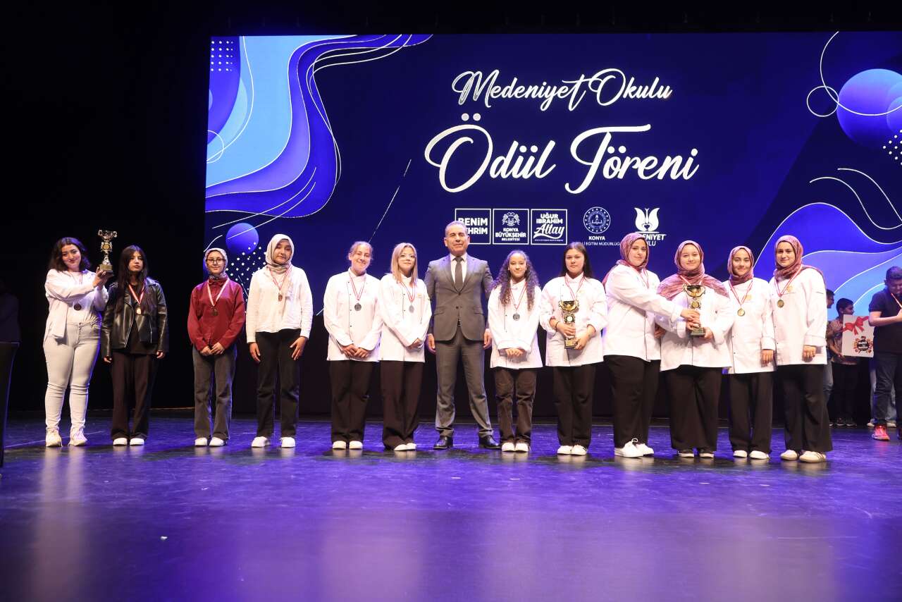 Konya Büyükşehir, öğrencilerle öğretmenleri Doğu ve Güneydoğu gezisine götürecek 15